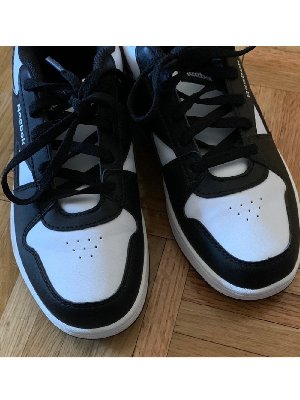 Reebok NWOT Low-Top Court Sneakers Youth Size 2 Black & White
